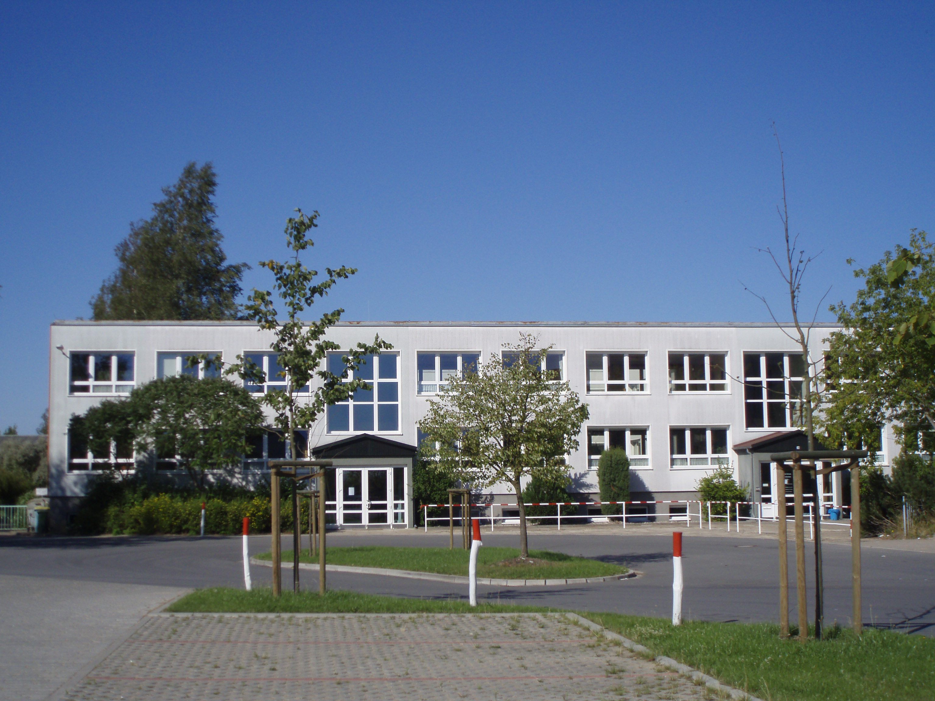 Schulgebäude in Zehna